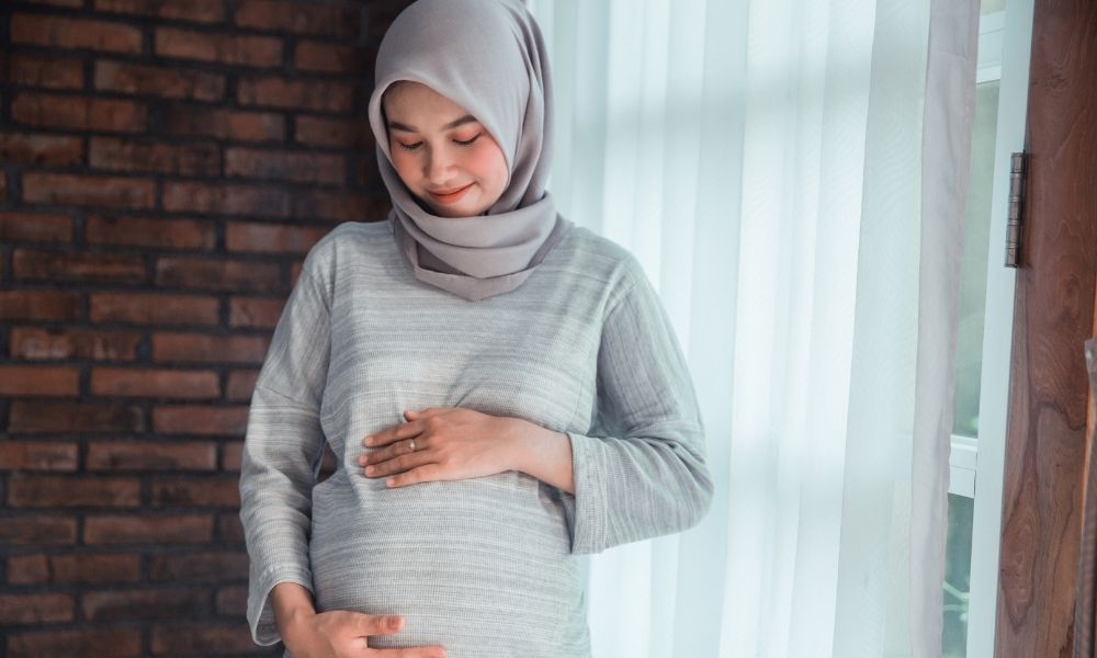 APAKAH IBU HAMIL BOLEH PUASA?